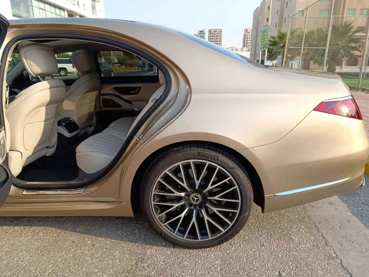 Car image 18