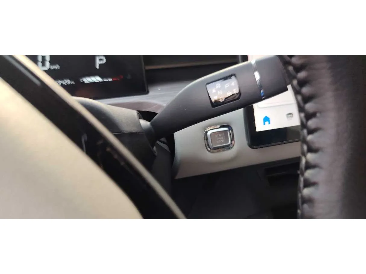 Car image 28