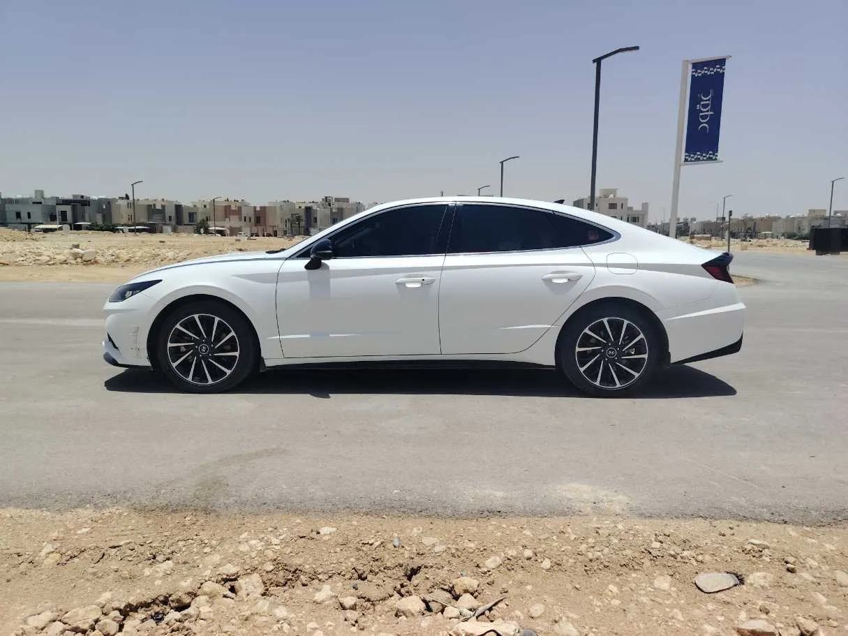 Car image 8