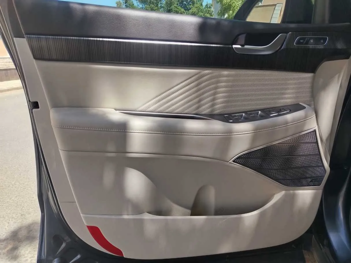 Car image 33