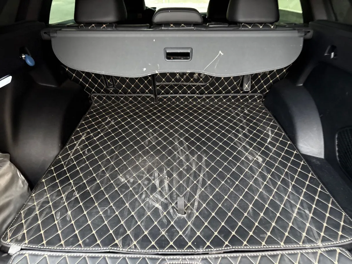 Car image 26