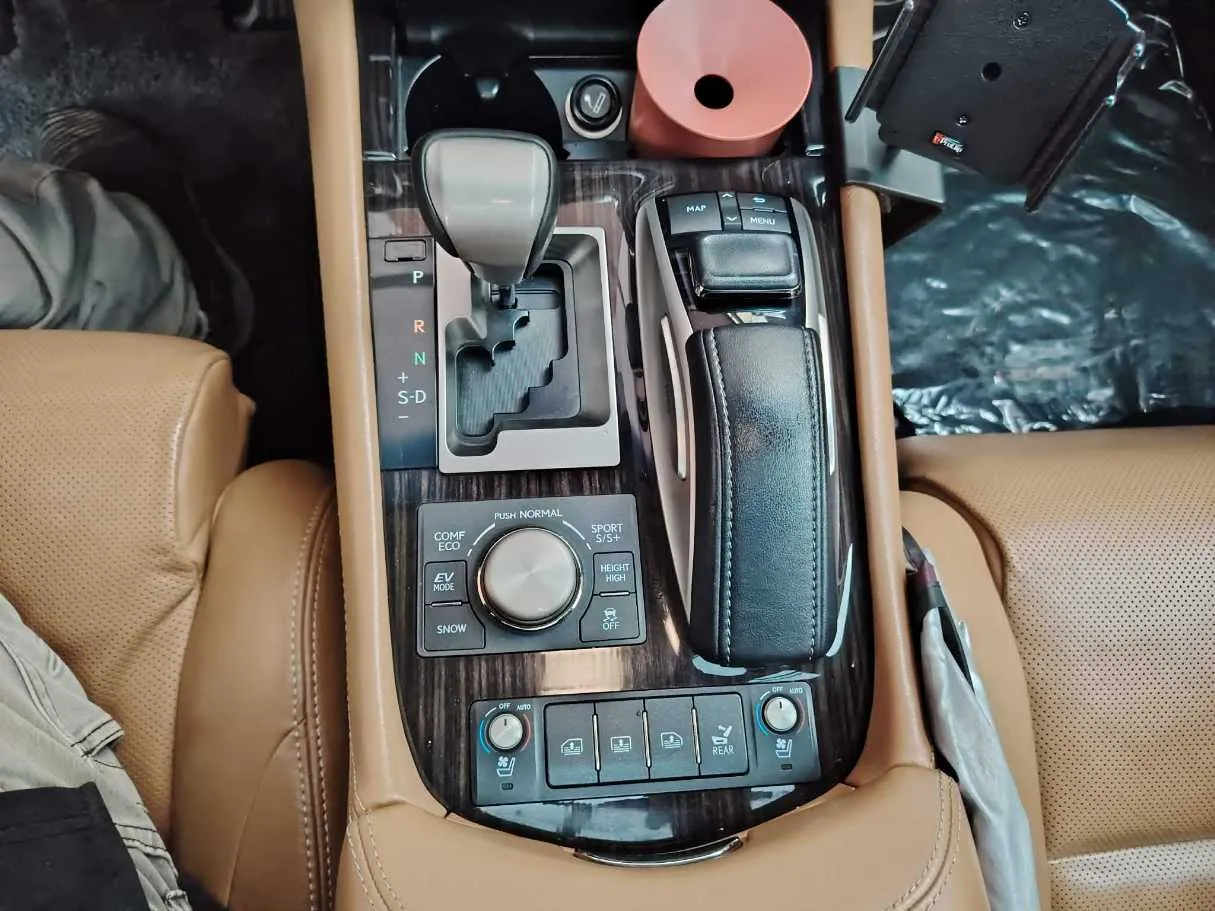 Car image 20