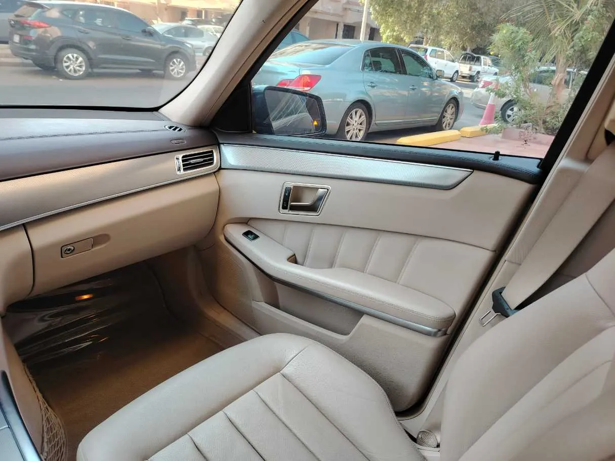 Car image 40