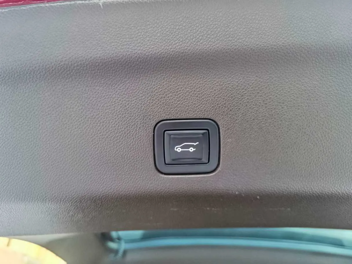 Car image 32