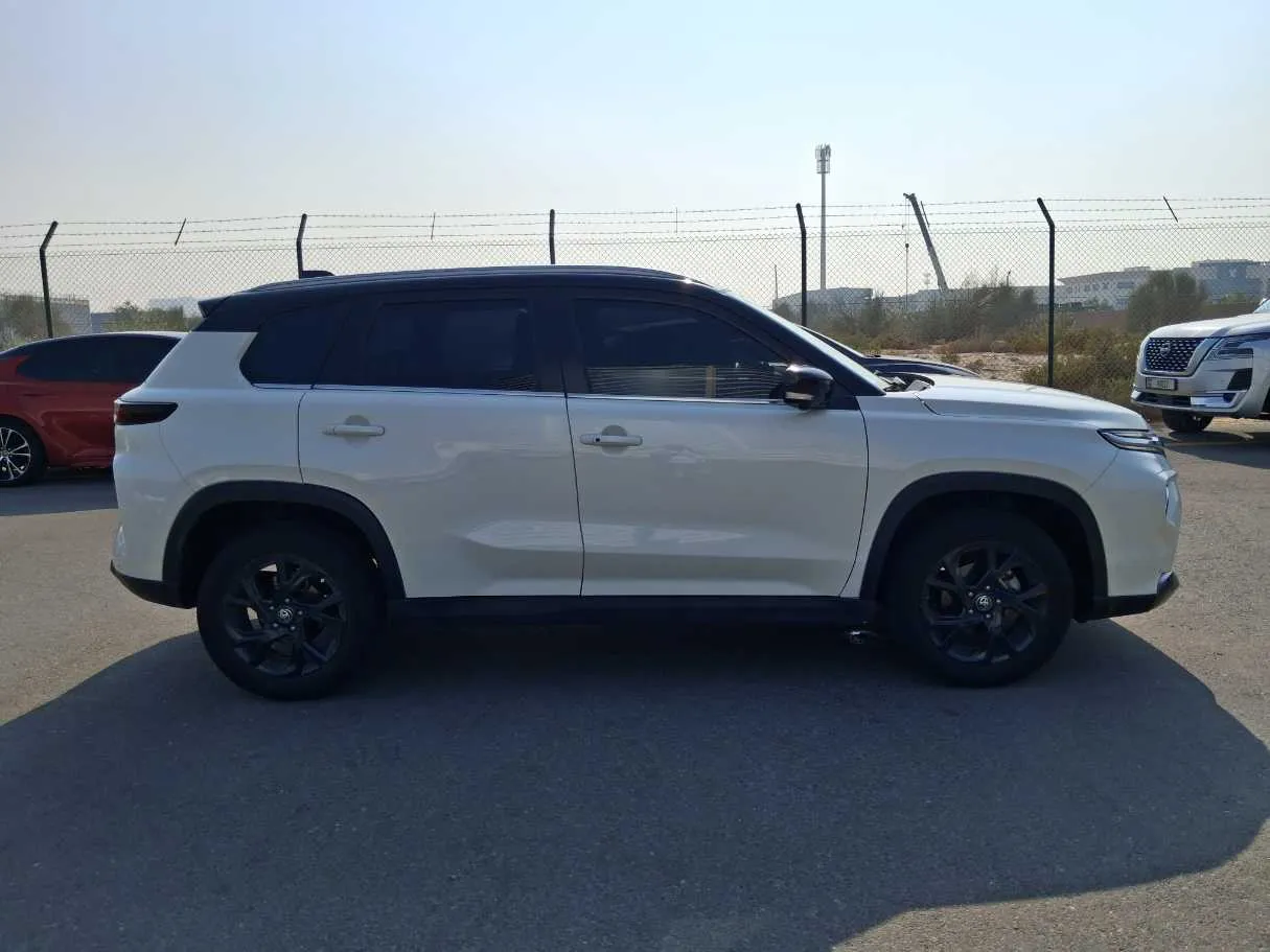 Car image 8