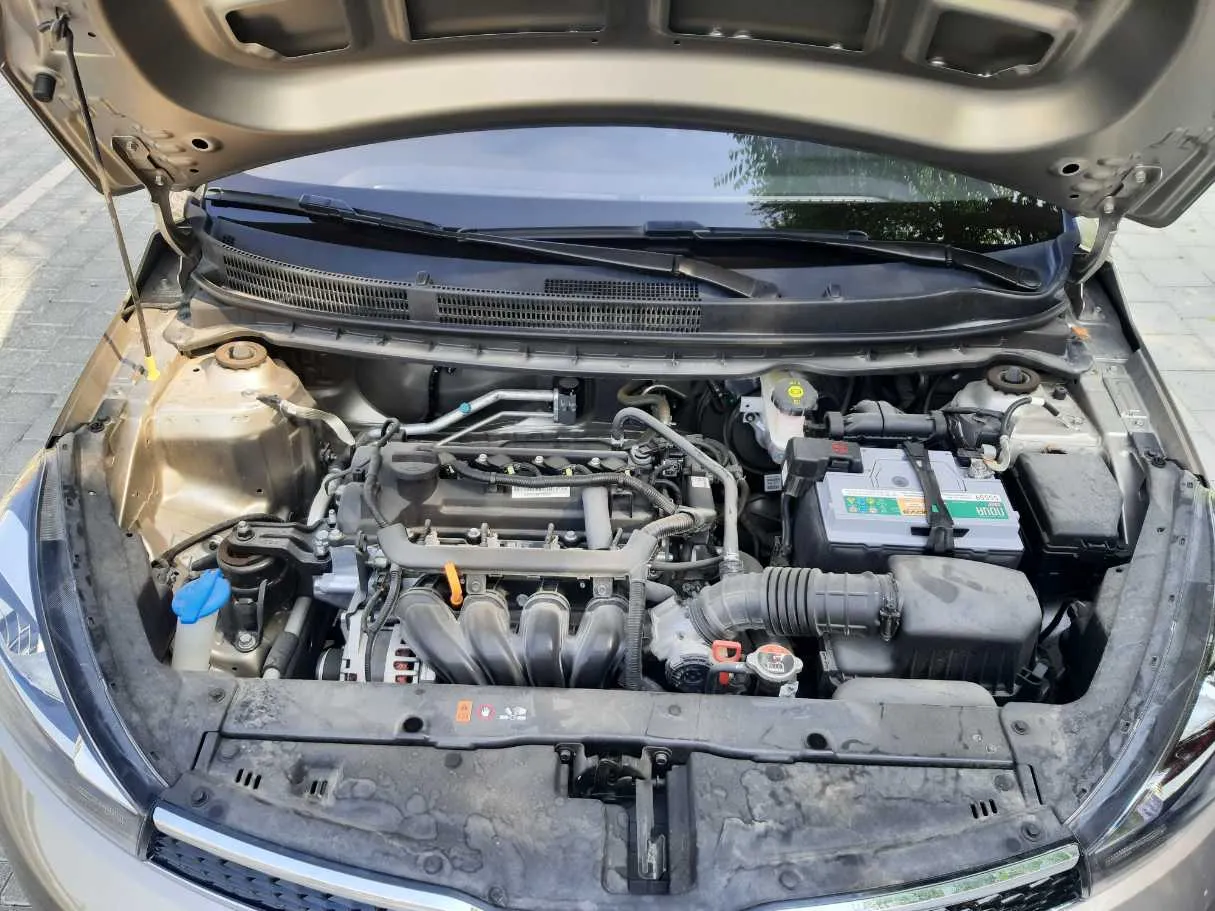 Car image 19