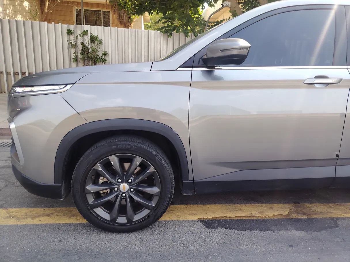 Car image 9