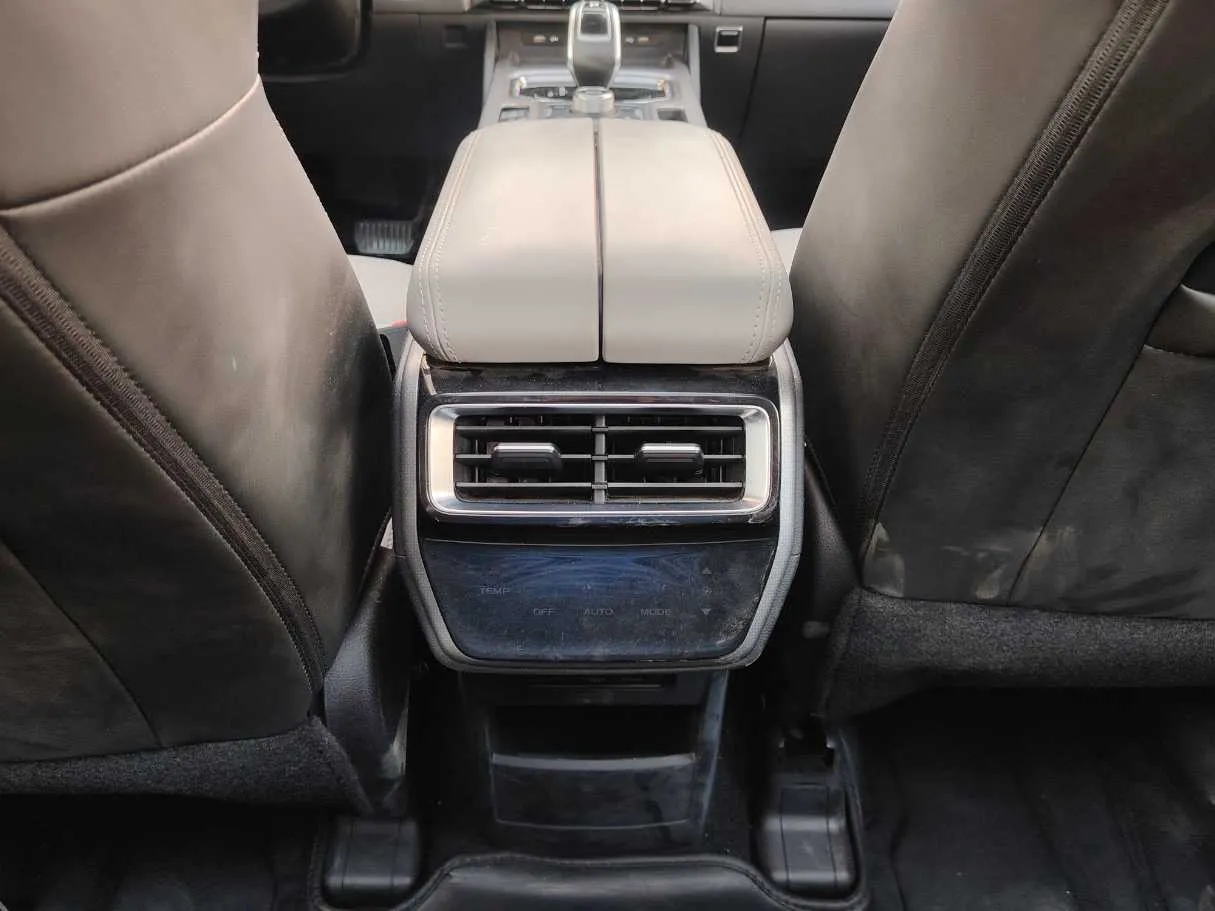 Car image 36