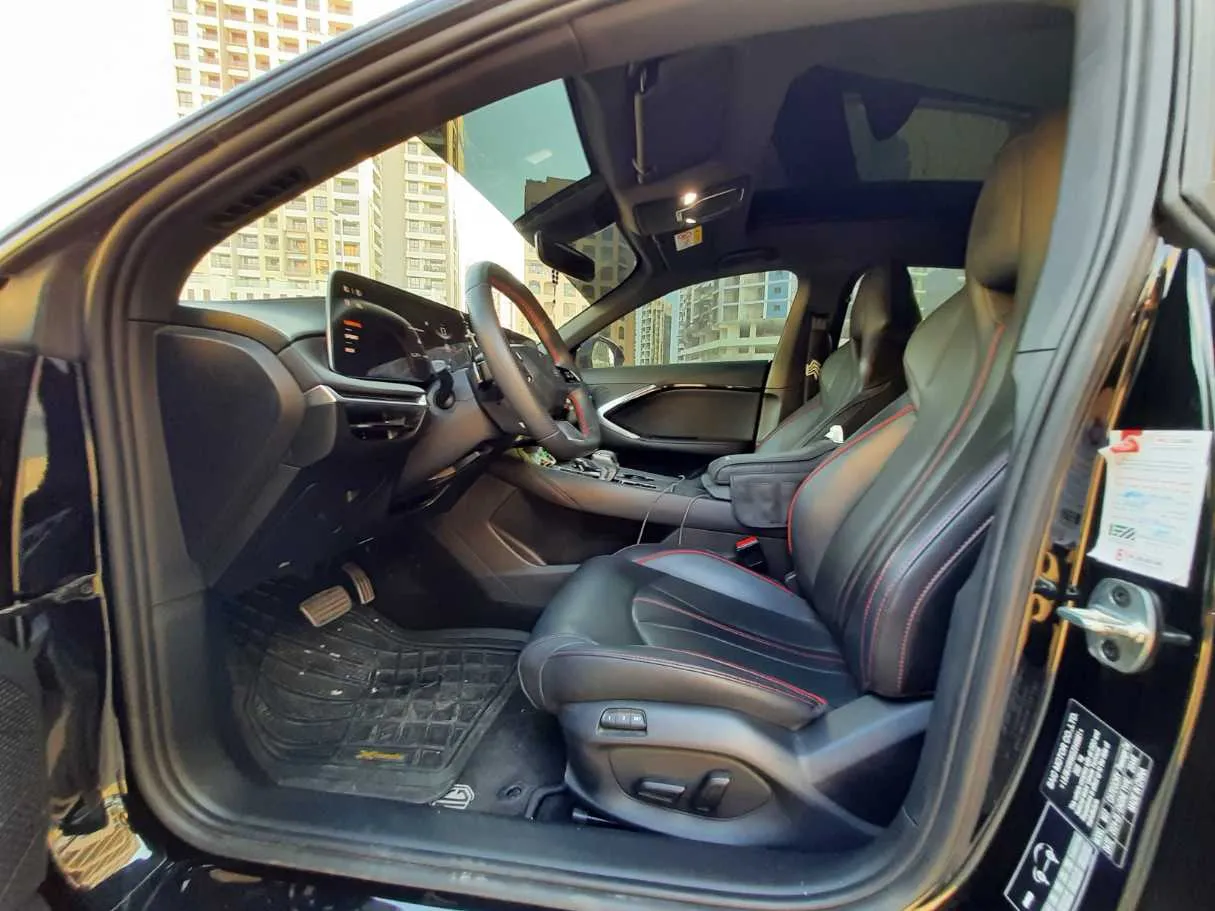 Car image 12