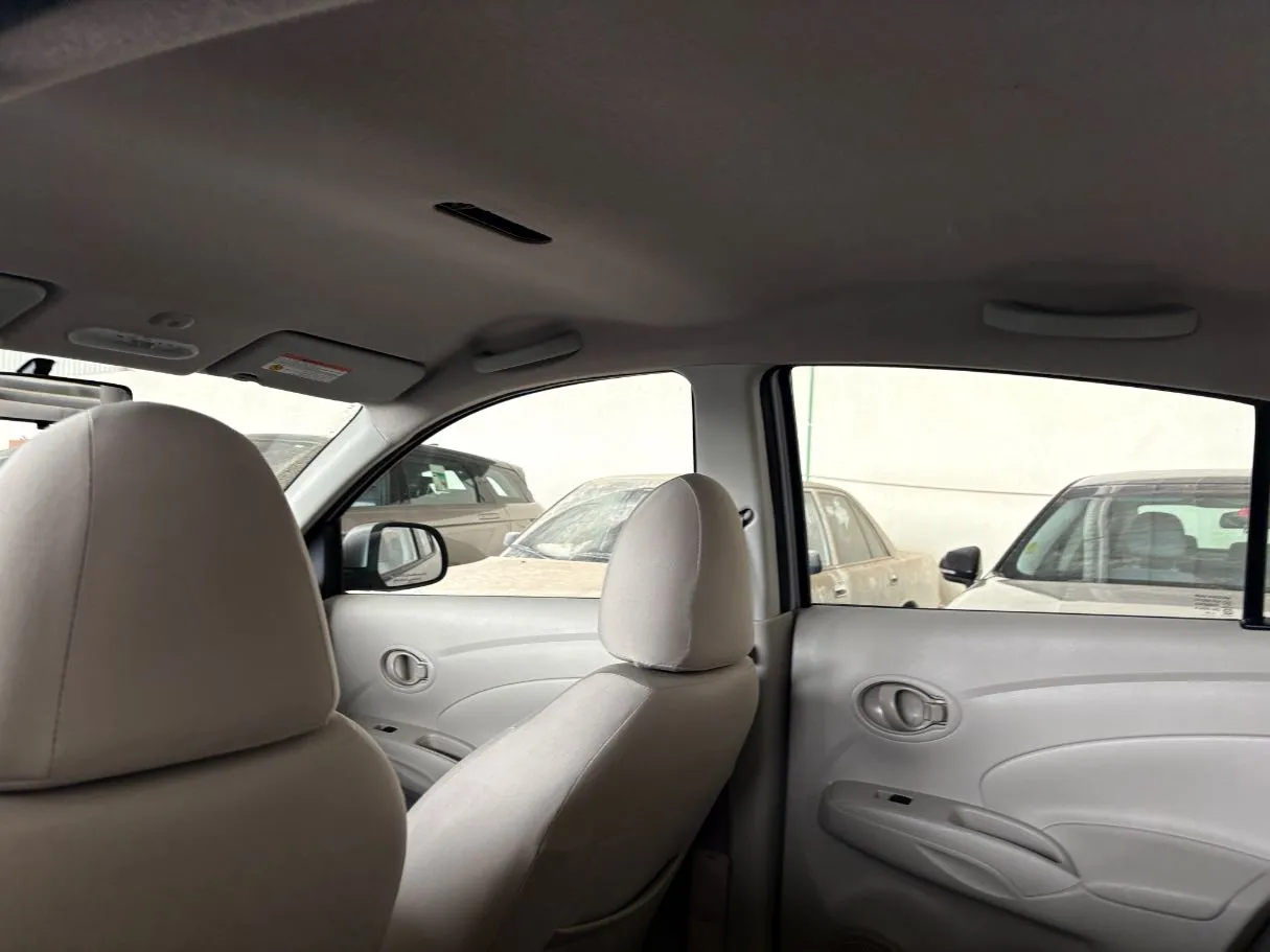 Car image 19