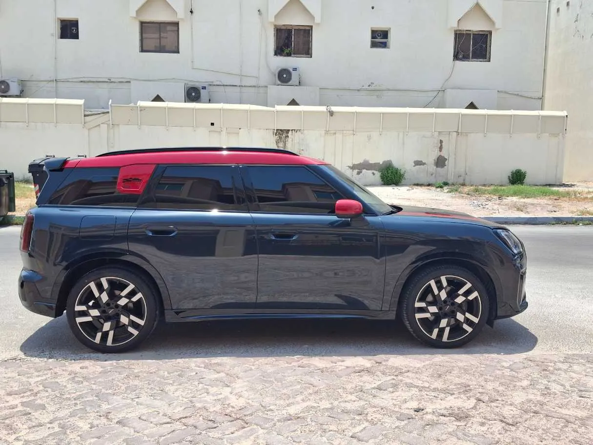 Car image 8