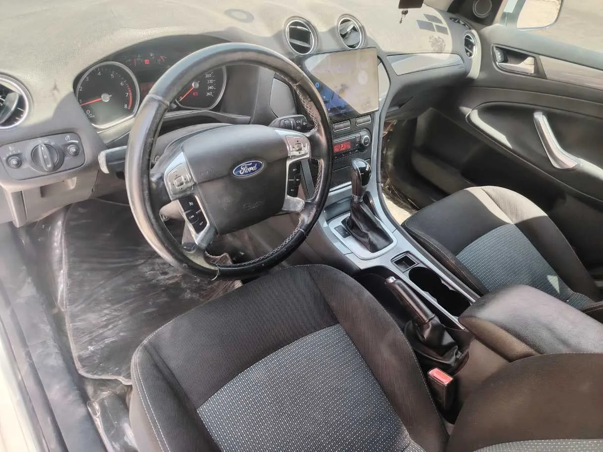 Car image 13