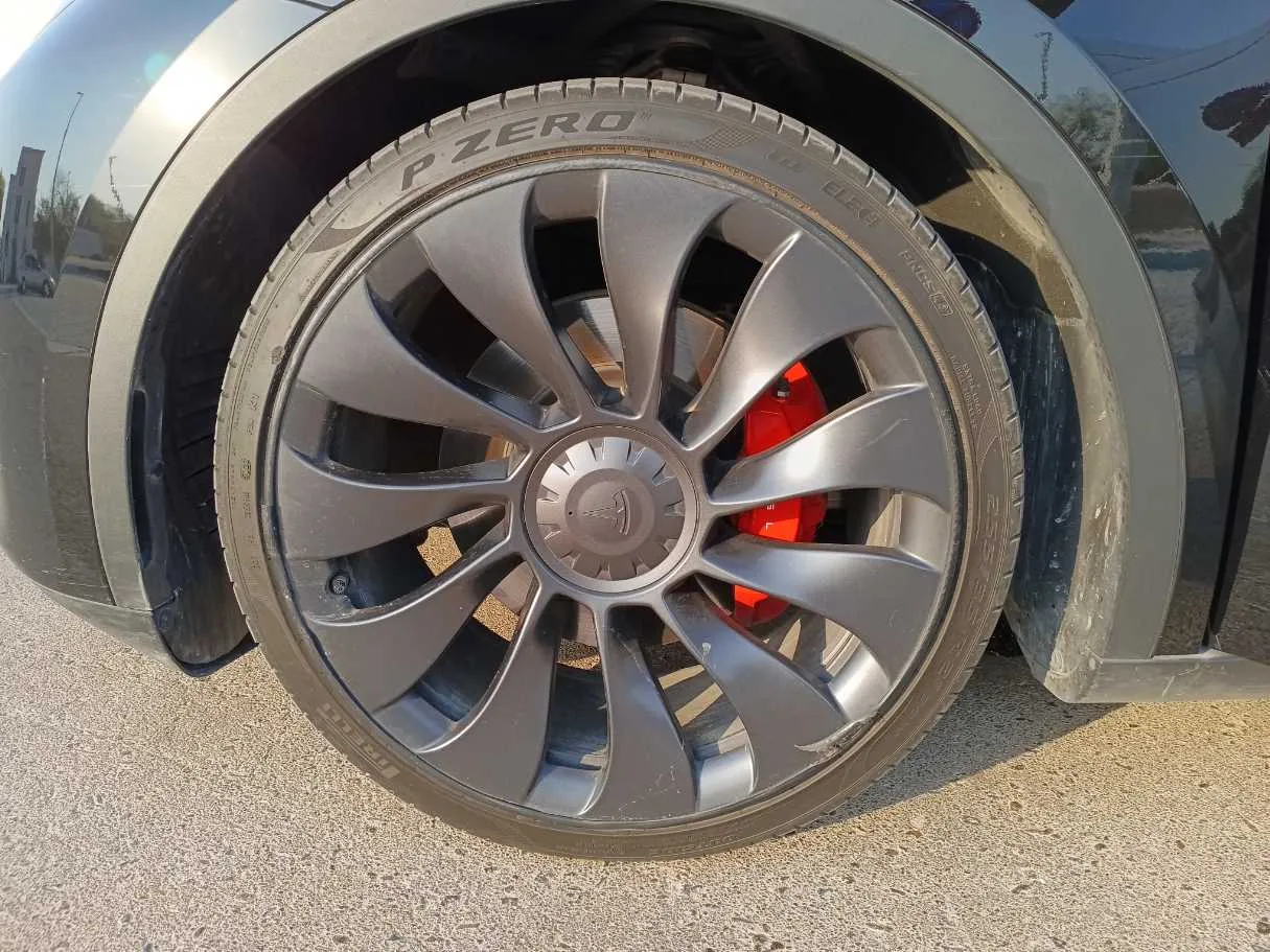Car image 9