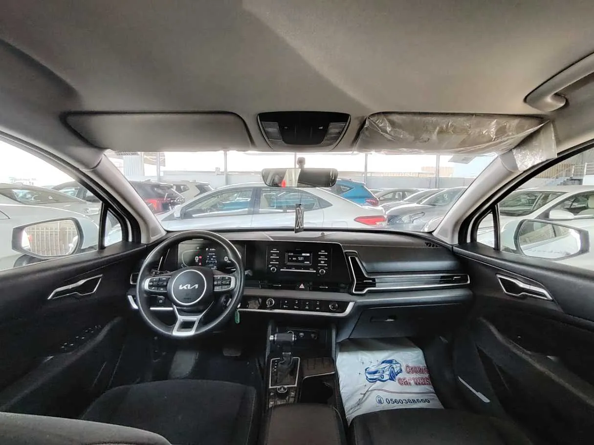 Car image 19