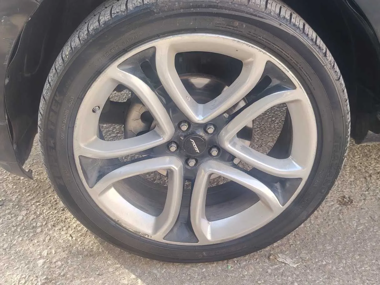 Car image 10
