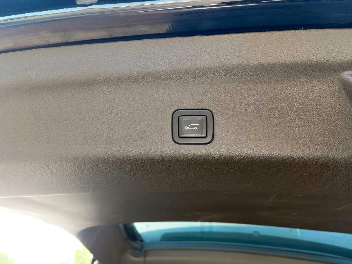 Car image 32