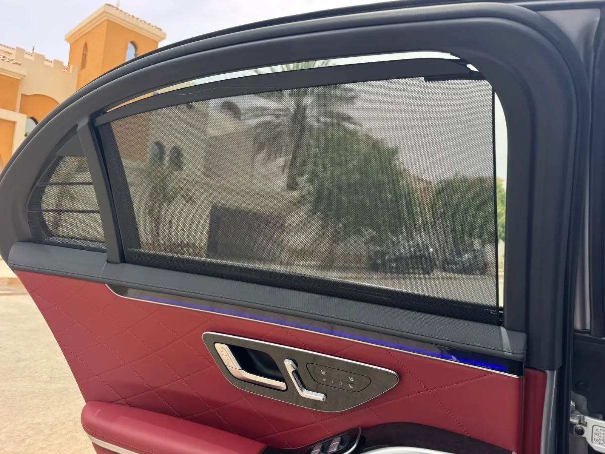 Car image 24