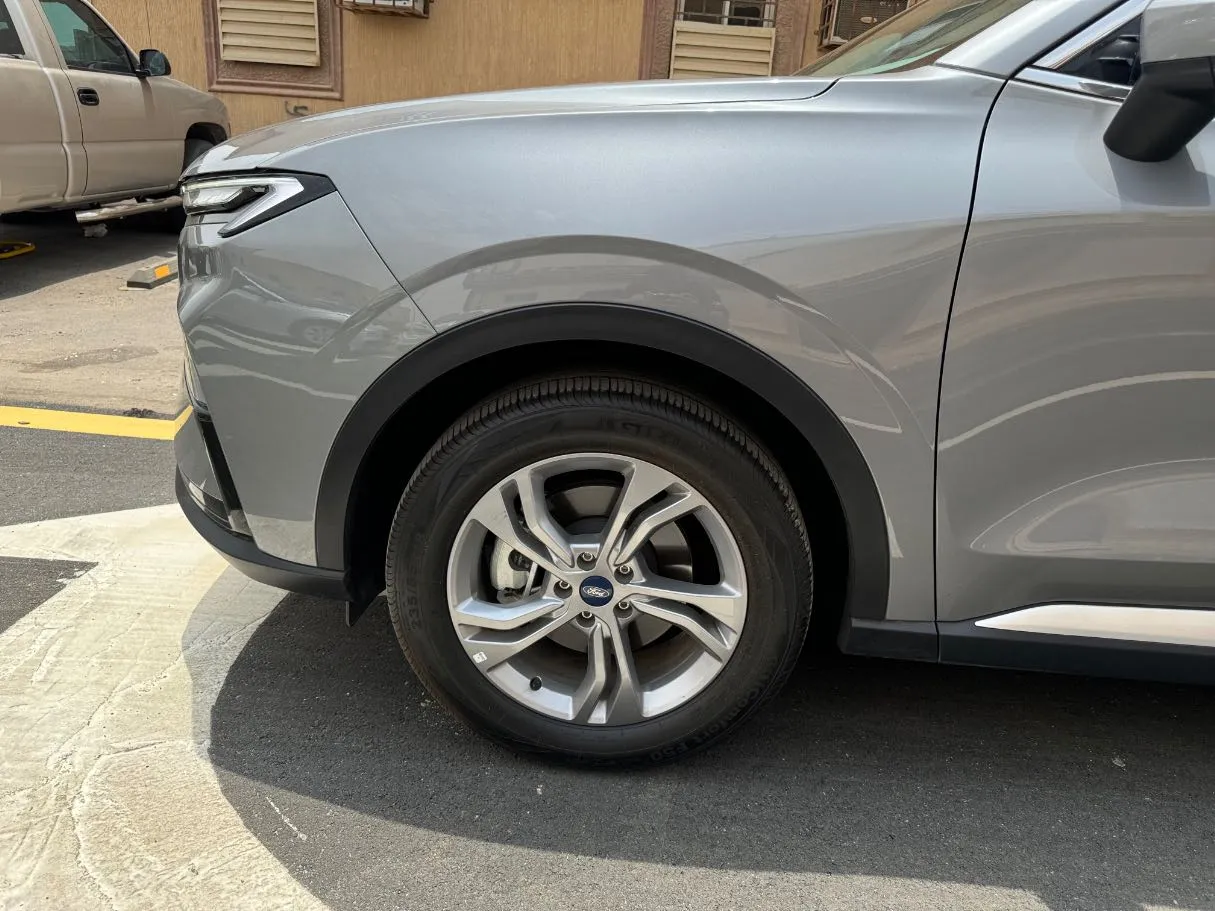 Car image 9