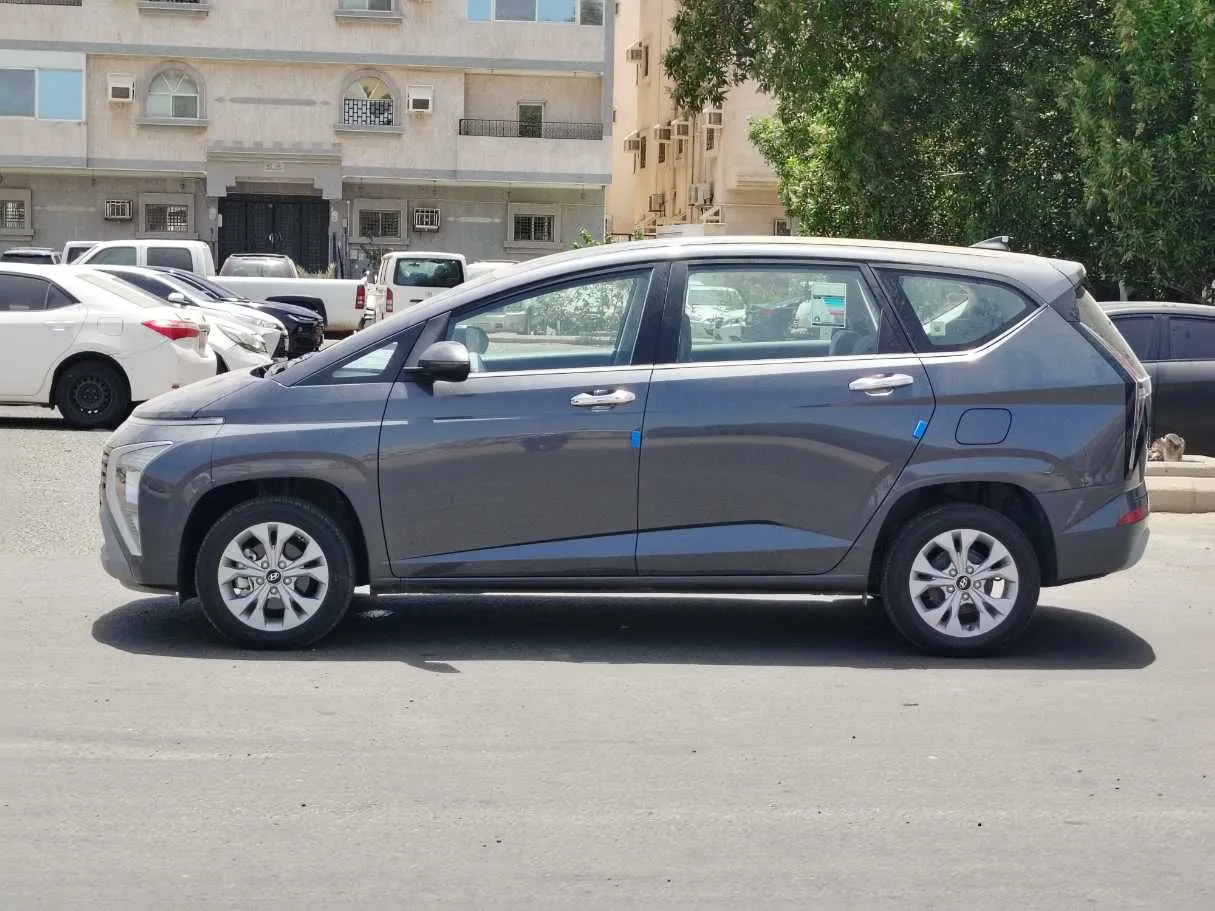 Car image 8