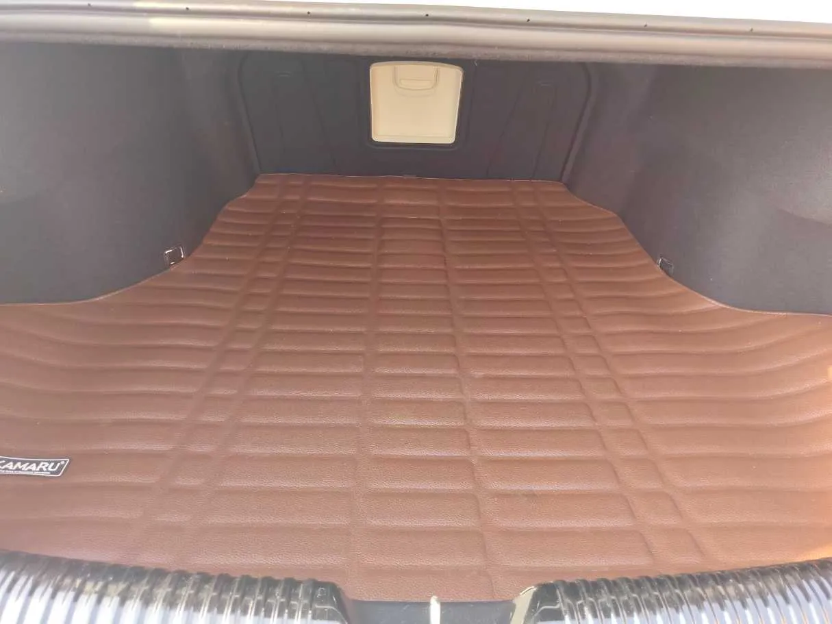Car image 28