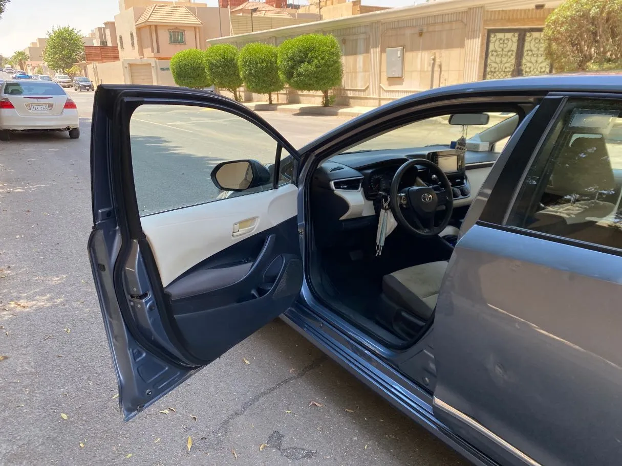 Car image 10