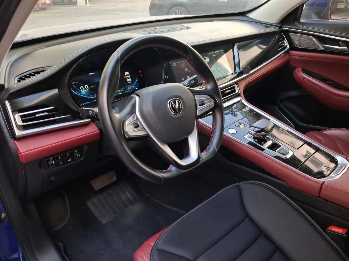 Car image 11