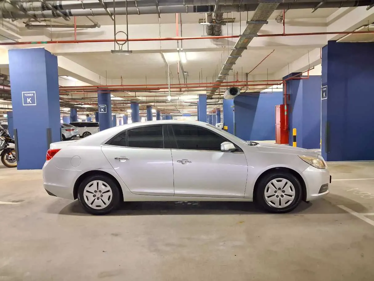 Car image 4
