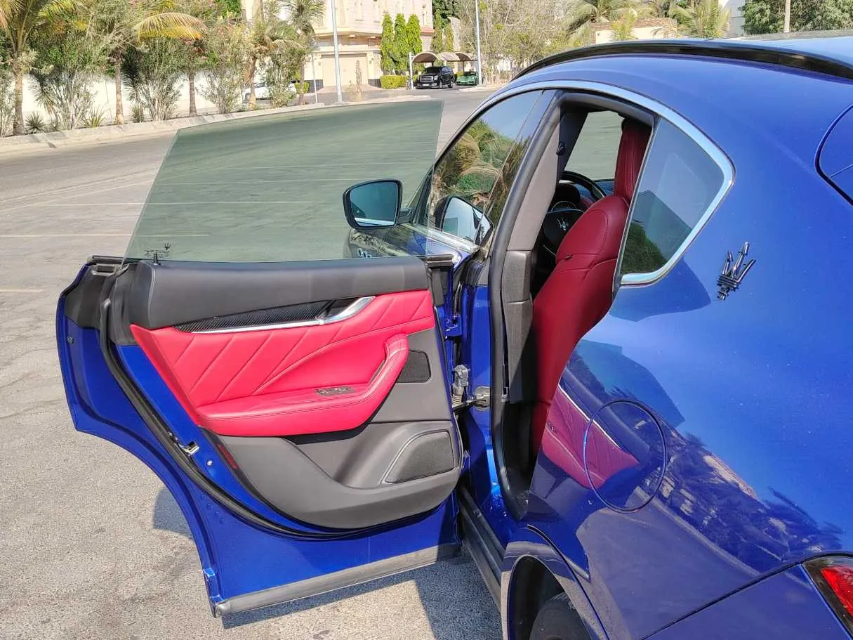 Car image 14
