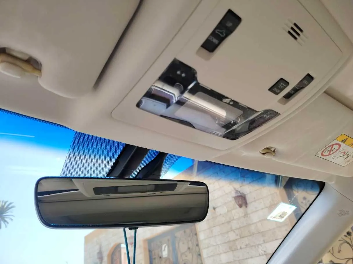 Car image 32