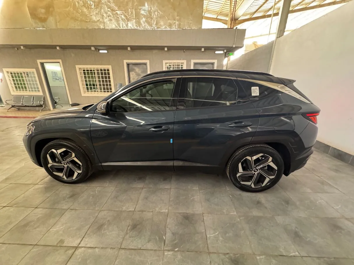 Car image 8