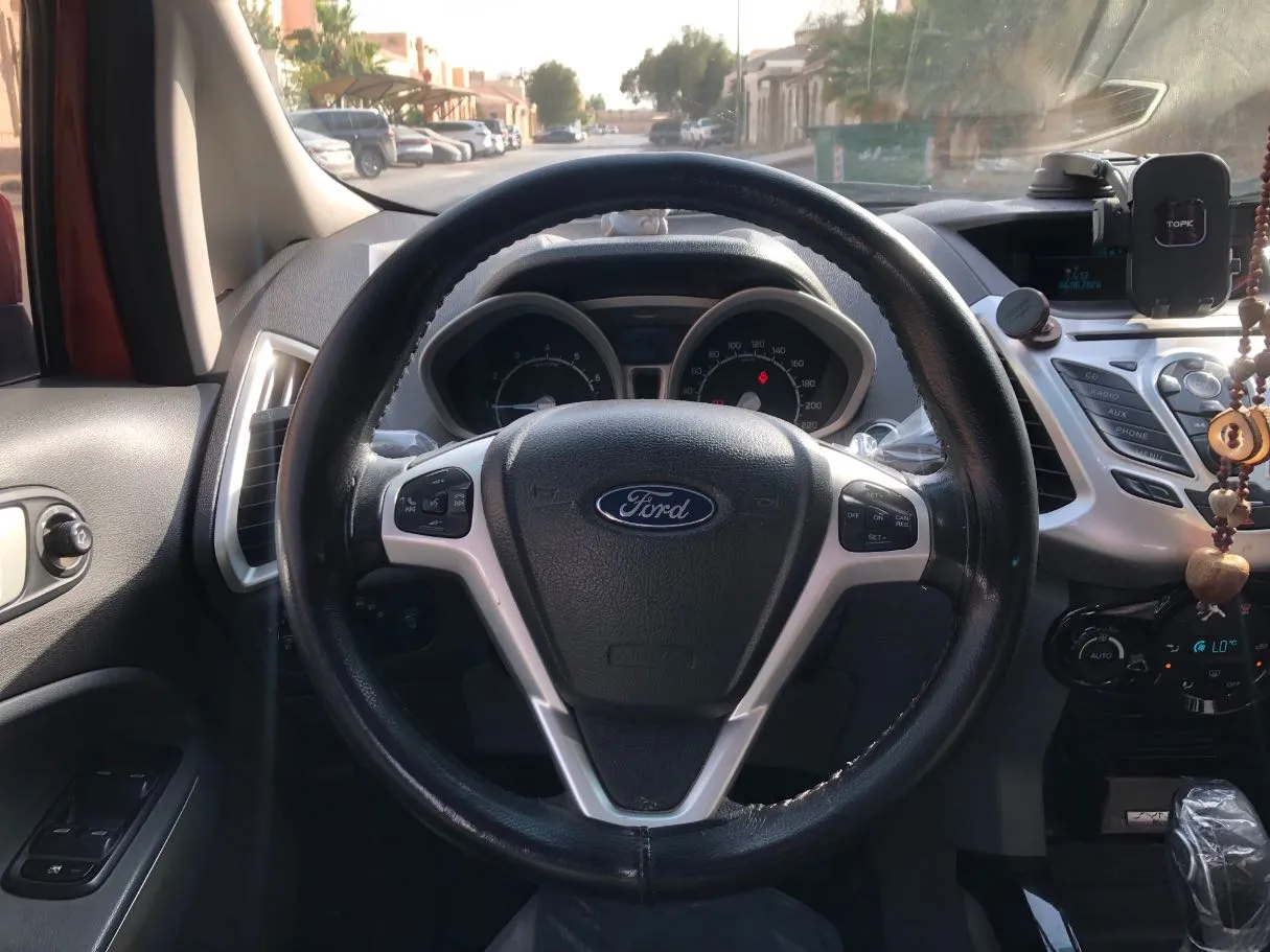 Car image 18
