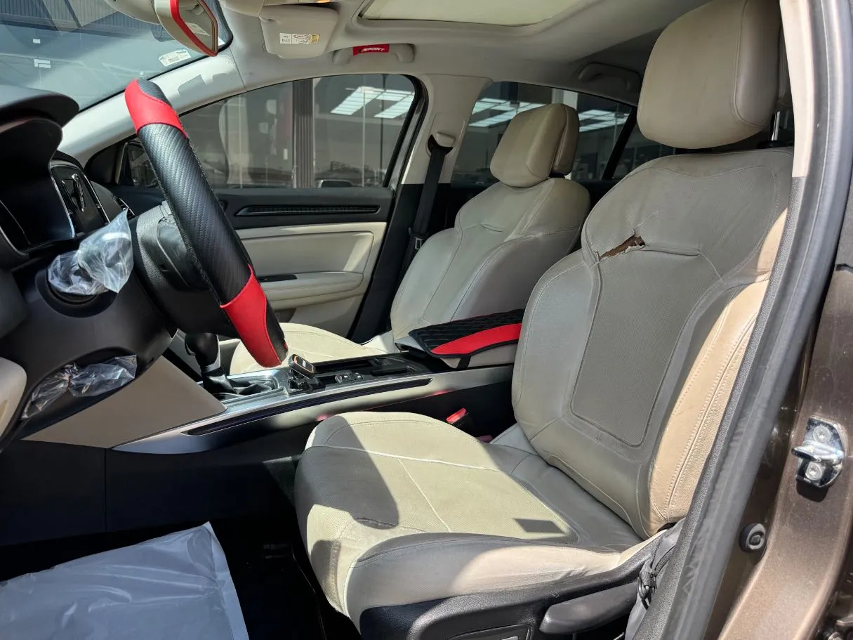 Car image 13
