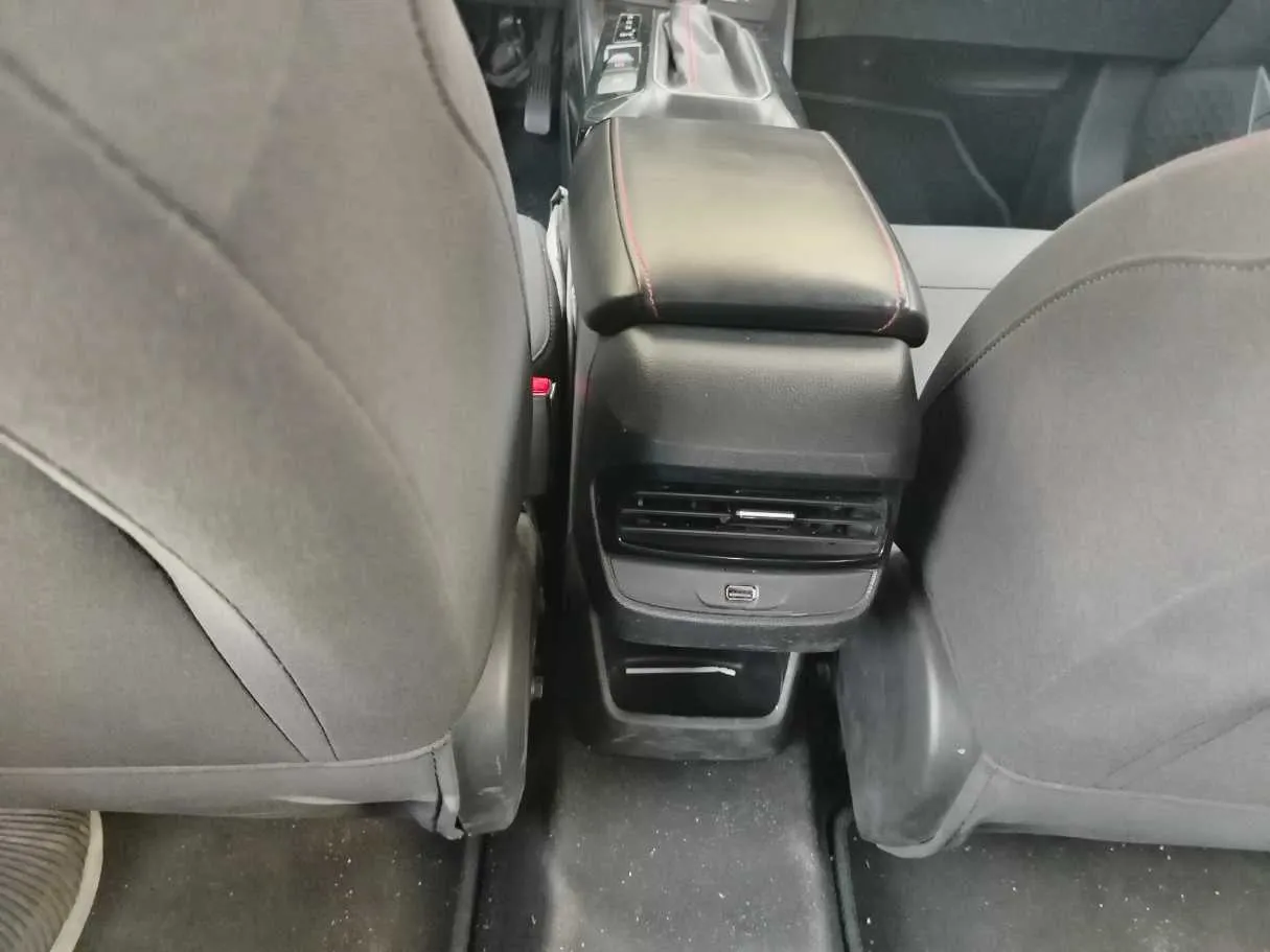Car image 33