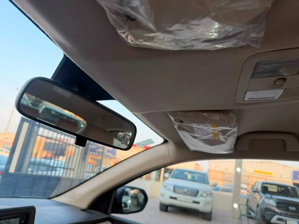 Car image 26