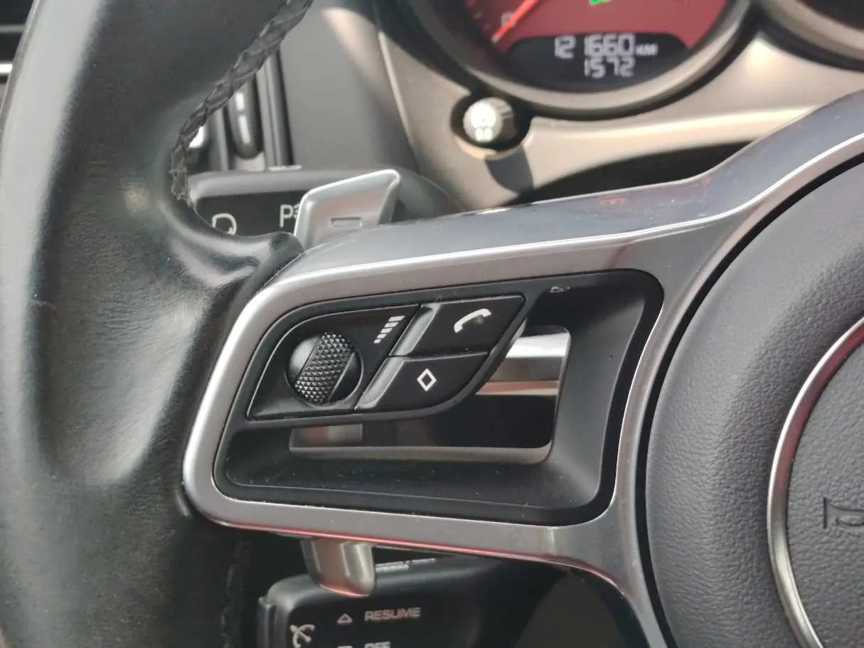 Car image 24