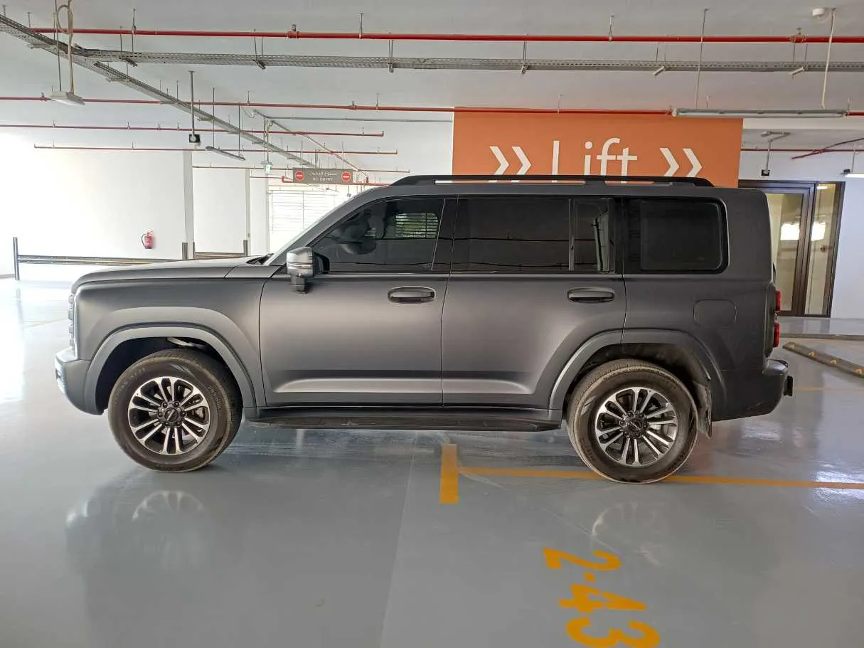 Car image 4