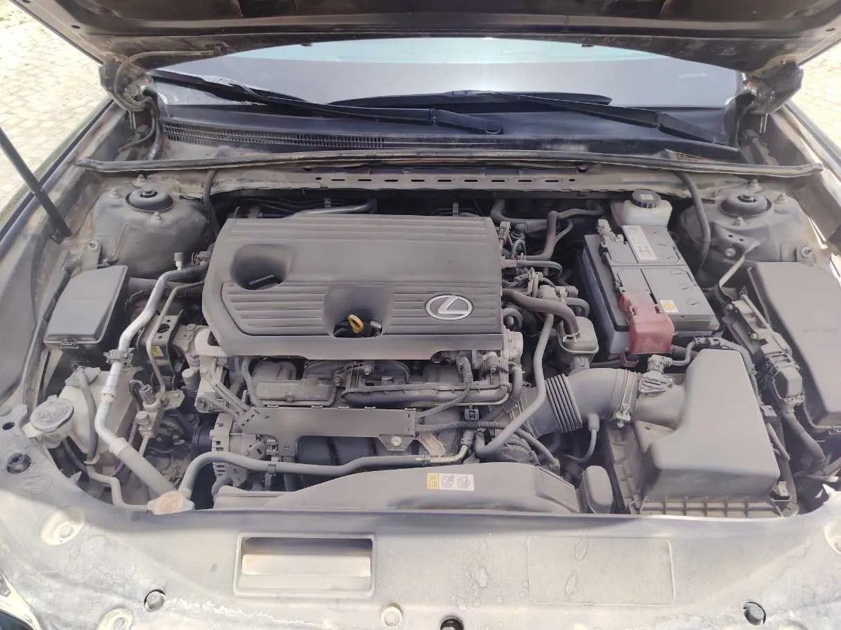Car image 32