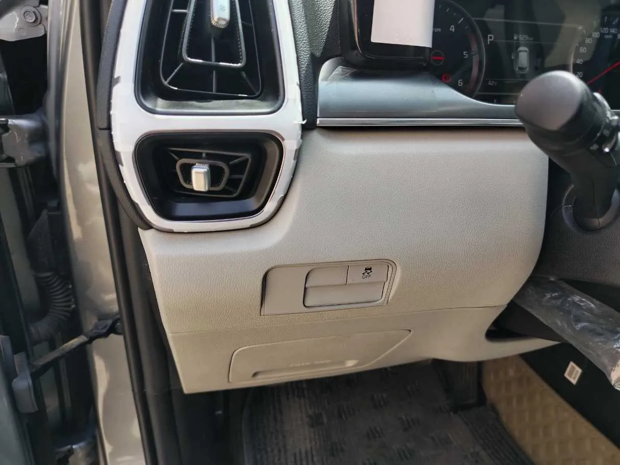 Car image 35