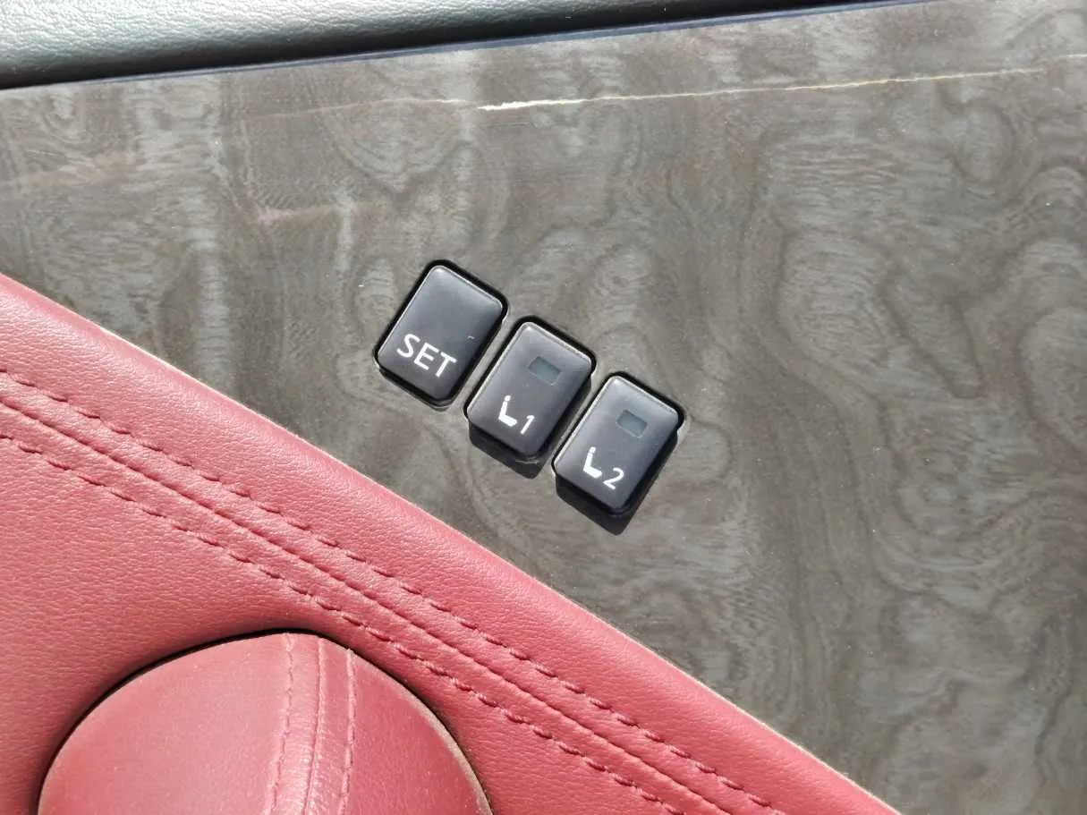 Car image 33