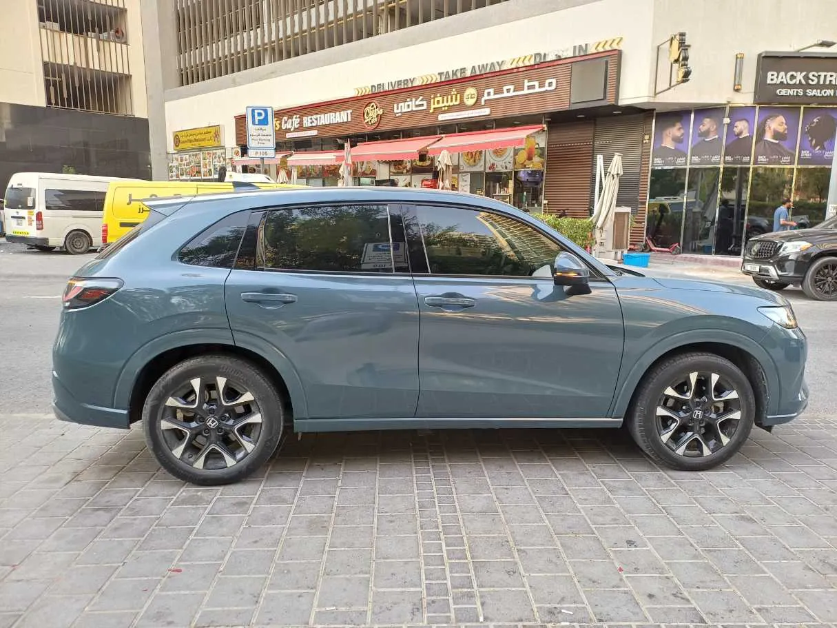 Car image 8