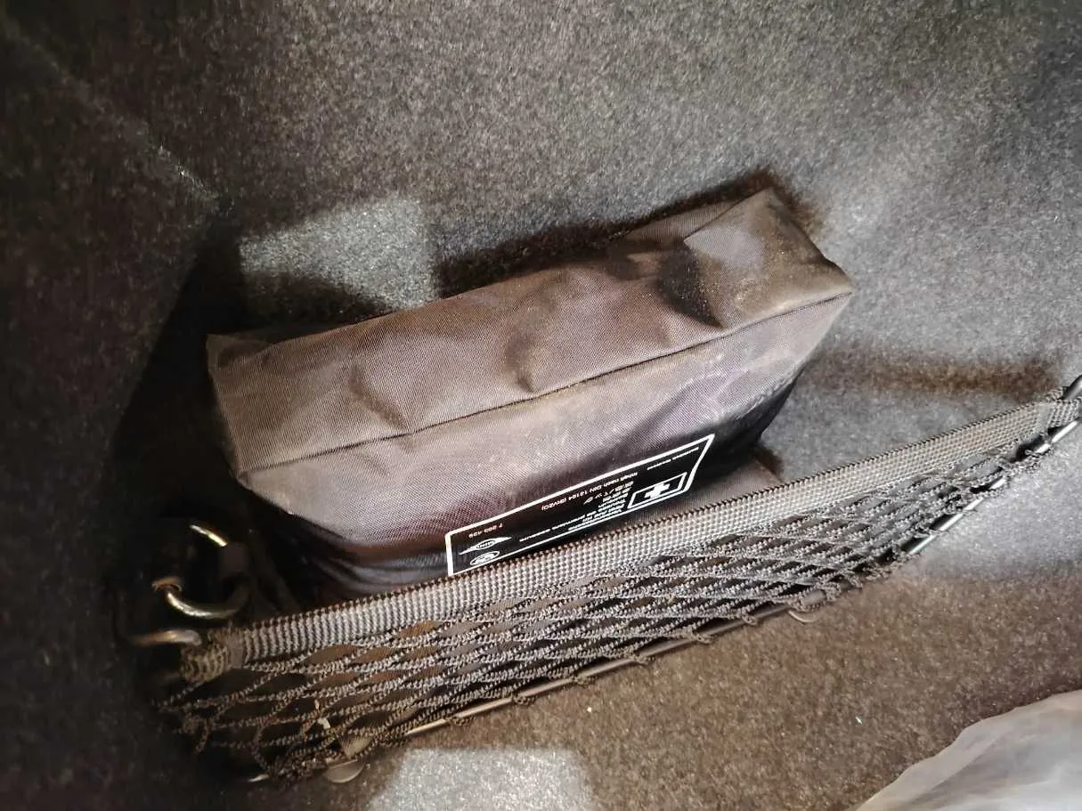 Car image 36