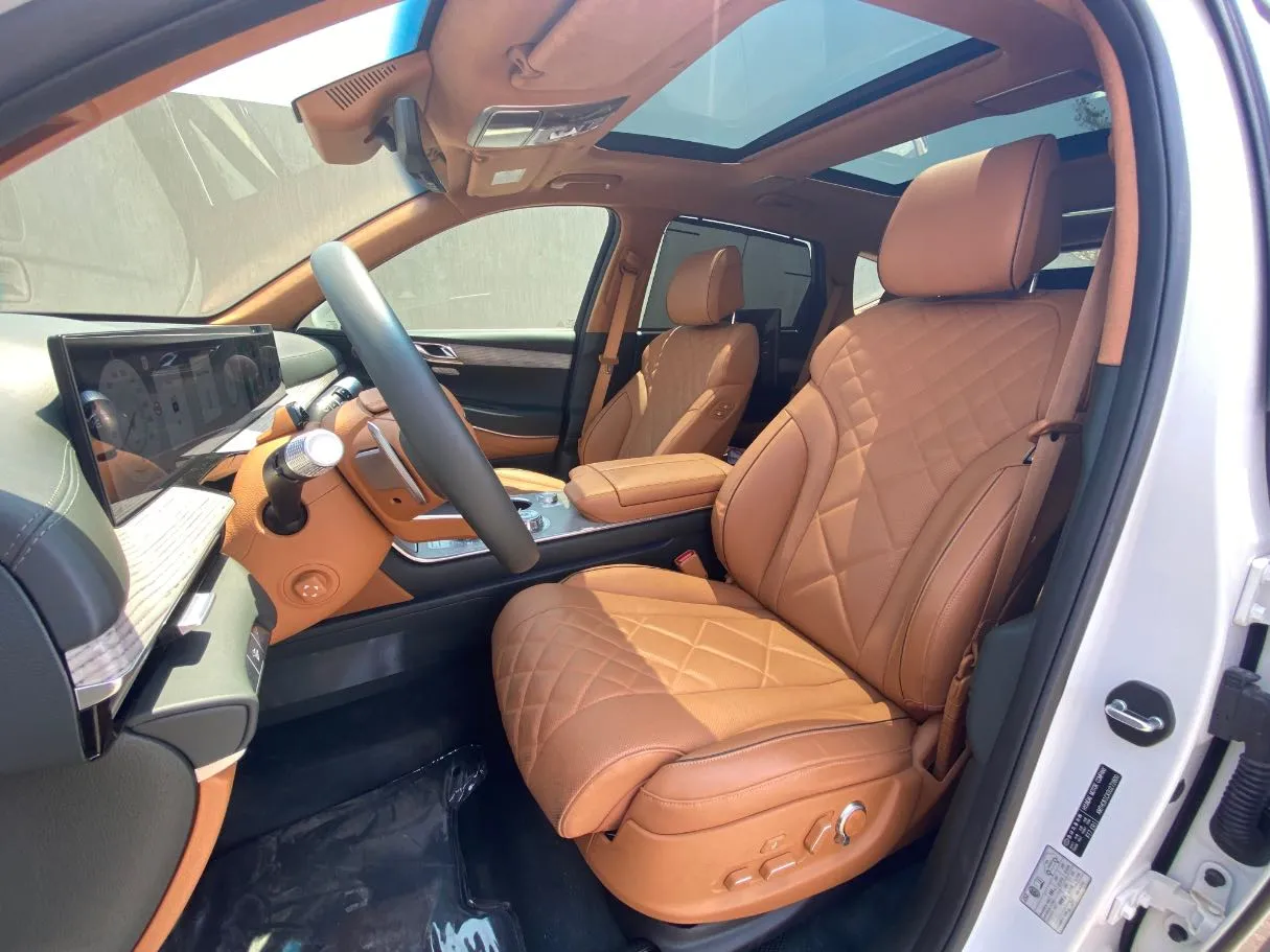 Car image 12