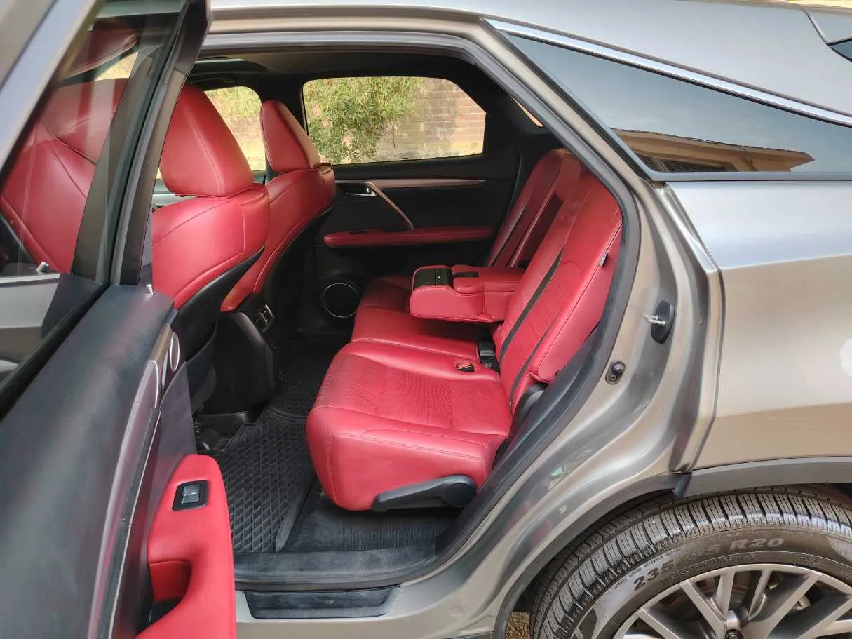 Car image 15