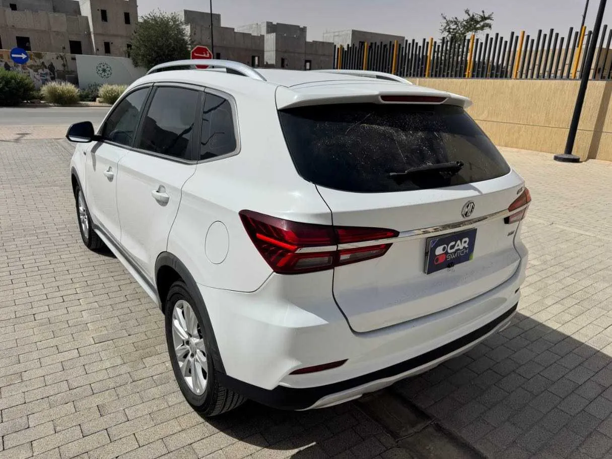 Car image 7