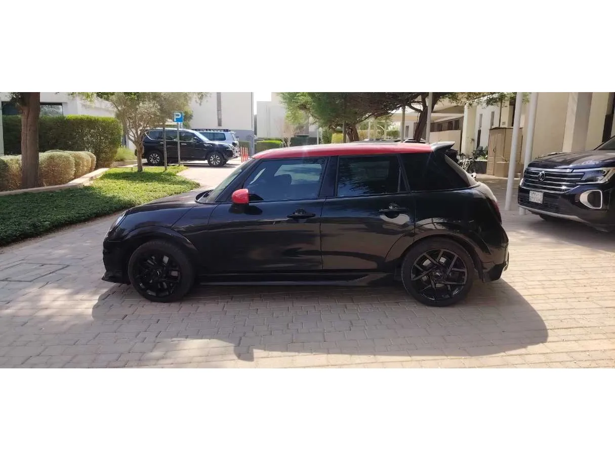 Car image 8