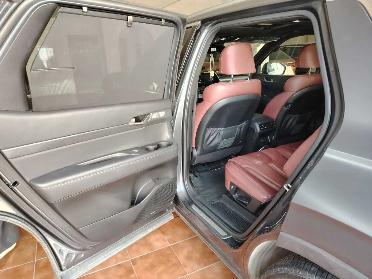Car image 16