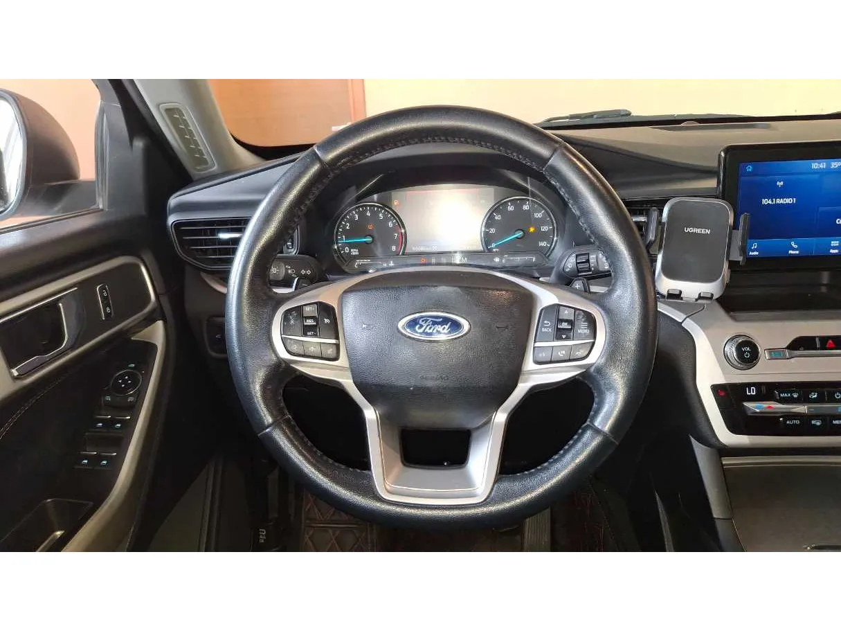 Car image 14