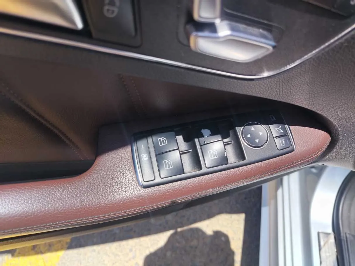 Car image 36