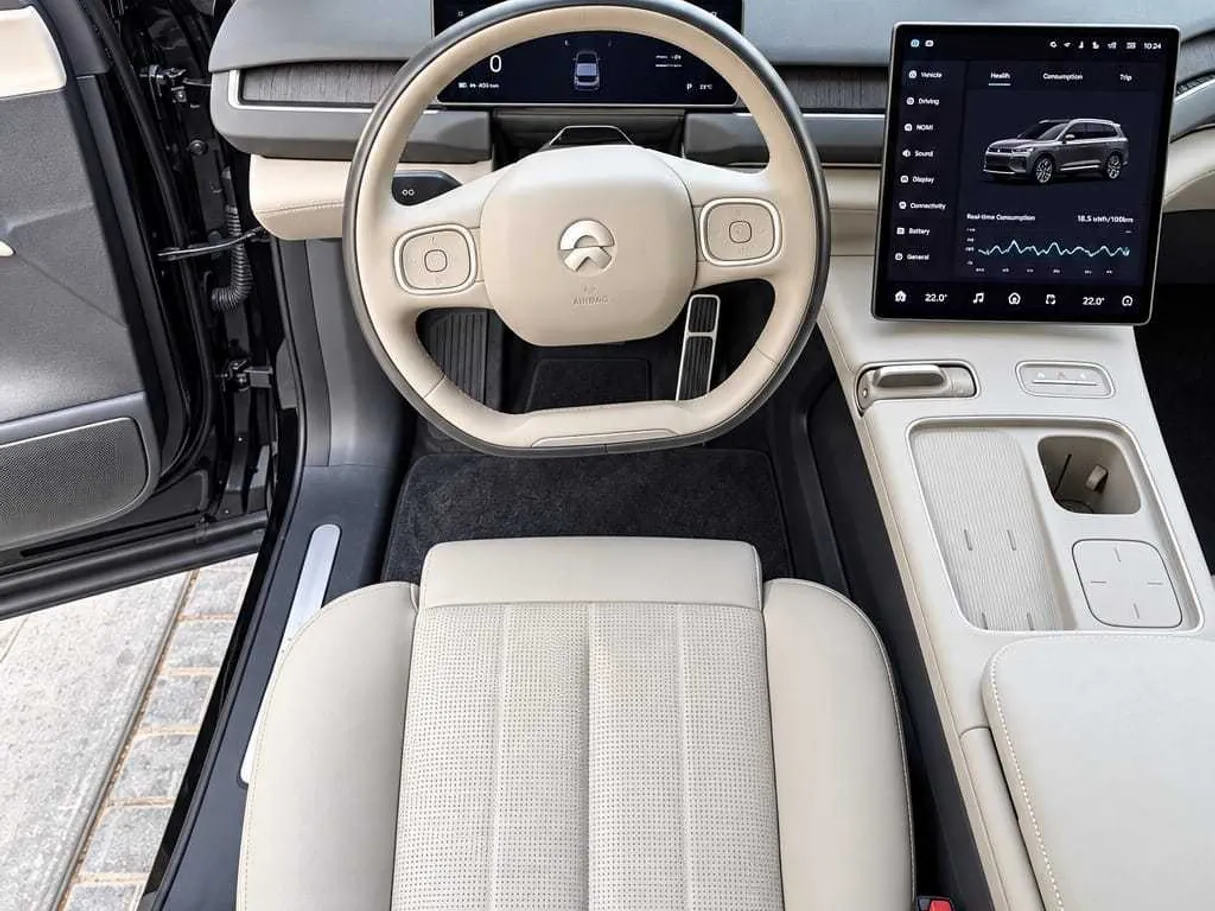 Car image 23