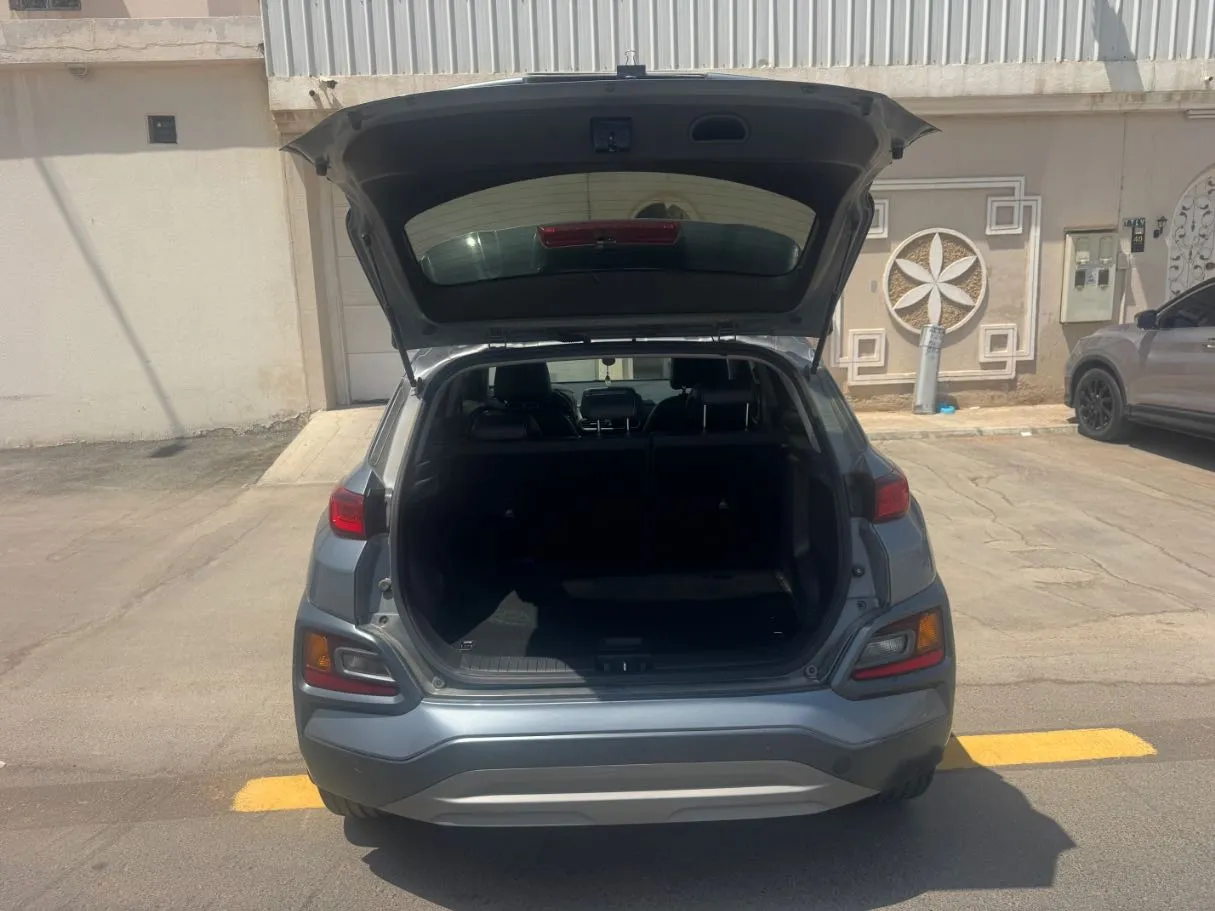 Car image 19